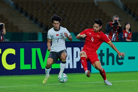 Hiểu Minh hoàn tất phẫu thuật tại TPHCM, xa sân cỏ khoảng 10 tháng