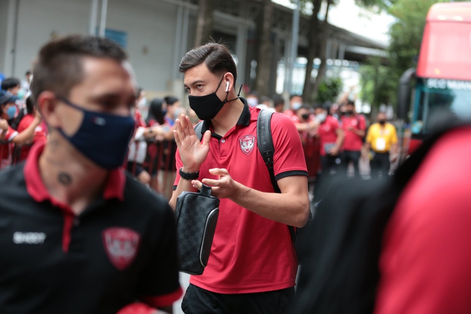Đặng Văn Lâm được cổ động viên Muangthong United khen ngợi - 1 Đặng Văn Lâm được cổ động viên Muangthong United khen ngợi - 1