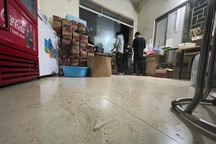 Người Hà Nội "vật lộn" với thời tiết nồm ẩm, sàn nhà "đổ mồ hôi"