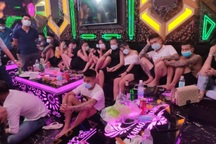30 thanh thiếu niên tụ tập hát karaoke, sử dụng trái phép chất ma túy