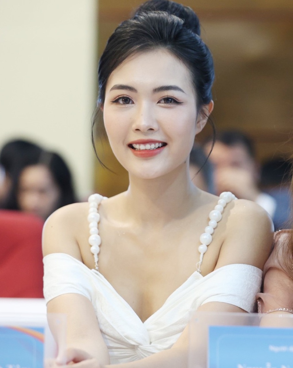 Các nữ sinh thi hoa hậu gửi lời chúc Tết tới độc giả Dân trí - 3 Các nữ sinh thi hoa hậu gửi lời chúc Tết tới độc giả Dân trí - 3