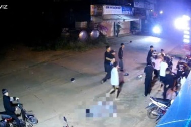 Một người bị đũa đâm vào mắt tử vong trong vụ hỗn chiến