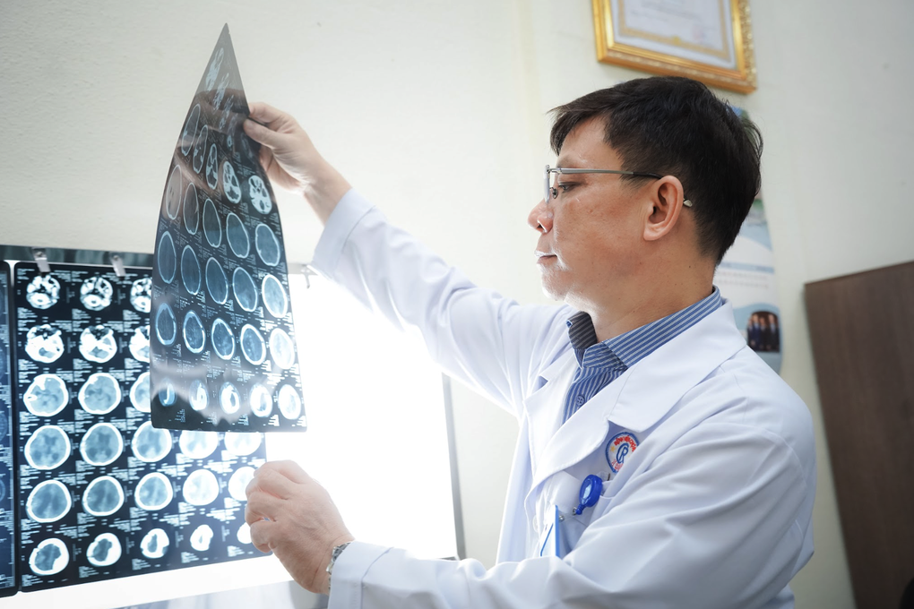 Bé trai bị cành cây rơi làm nứt sọ hồi phục kỳ diệu sau 67 ngày điều trị - 1 Bé trai bị cành cây rơi làm nứt sọ hồi phục kỳ diệu sau 67 ngày điều trị - 1