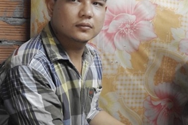 Nam thanh niên dũng cảm cứu 2 người chới với giữa dòng nước