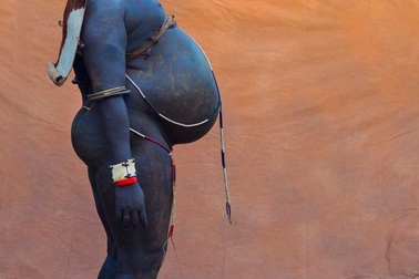 Đến nơi đàn ông quyến rũ phụ nữ nhờ... bụng to