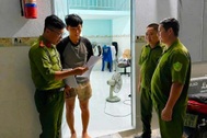 Công an đến từng nhà phát tờ rơi tìm tung tích thi thể trong bao bố ở TPHCM