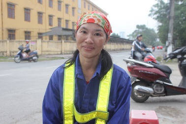 Chị lao công nghèo vất vả nuôi 4 con nhỏ quyết không màng của rơi