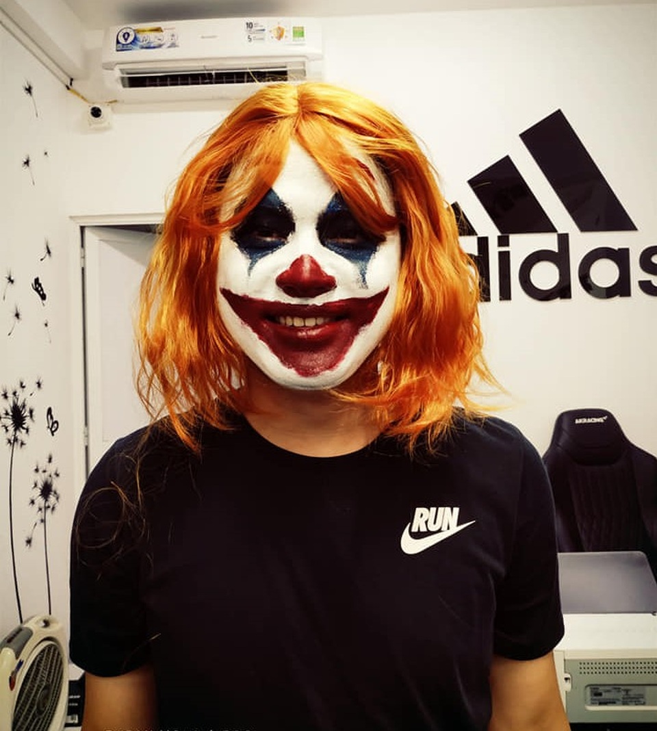 Thợ hóa trang hốt bạc, cháy sô mùa Halloween - 2 Thợ hóa trang hốt bạc, cháy sô mùa Halloween - 2