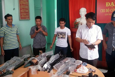 Buôn súng săn ở quán cà phê