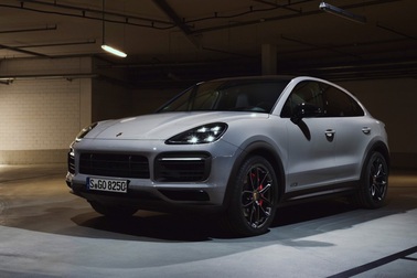 Porsche Cayenne GTS thay động cơ V6 bằng V8