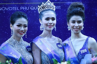 Tân Hoa hậu Biển ứng xử vấp váp vẫn đăng quang, BTC nói gì?