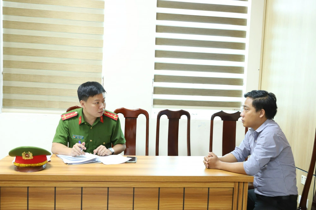 Hai cựu kế toán trưởng của một xã bị bắt tạm giam vì lạm quyền - 1 Hai cựu kế toán trưởng của một xã bị bắt tạm giam vì lạm quyền - 1