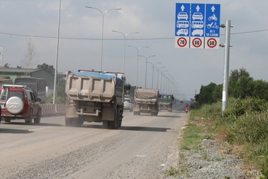 Sợ xe chở đá phá đường, doanh nghiệp xin tự đặt trạm cân