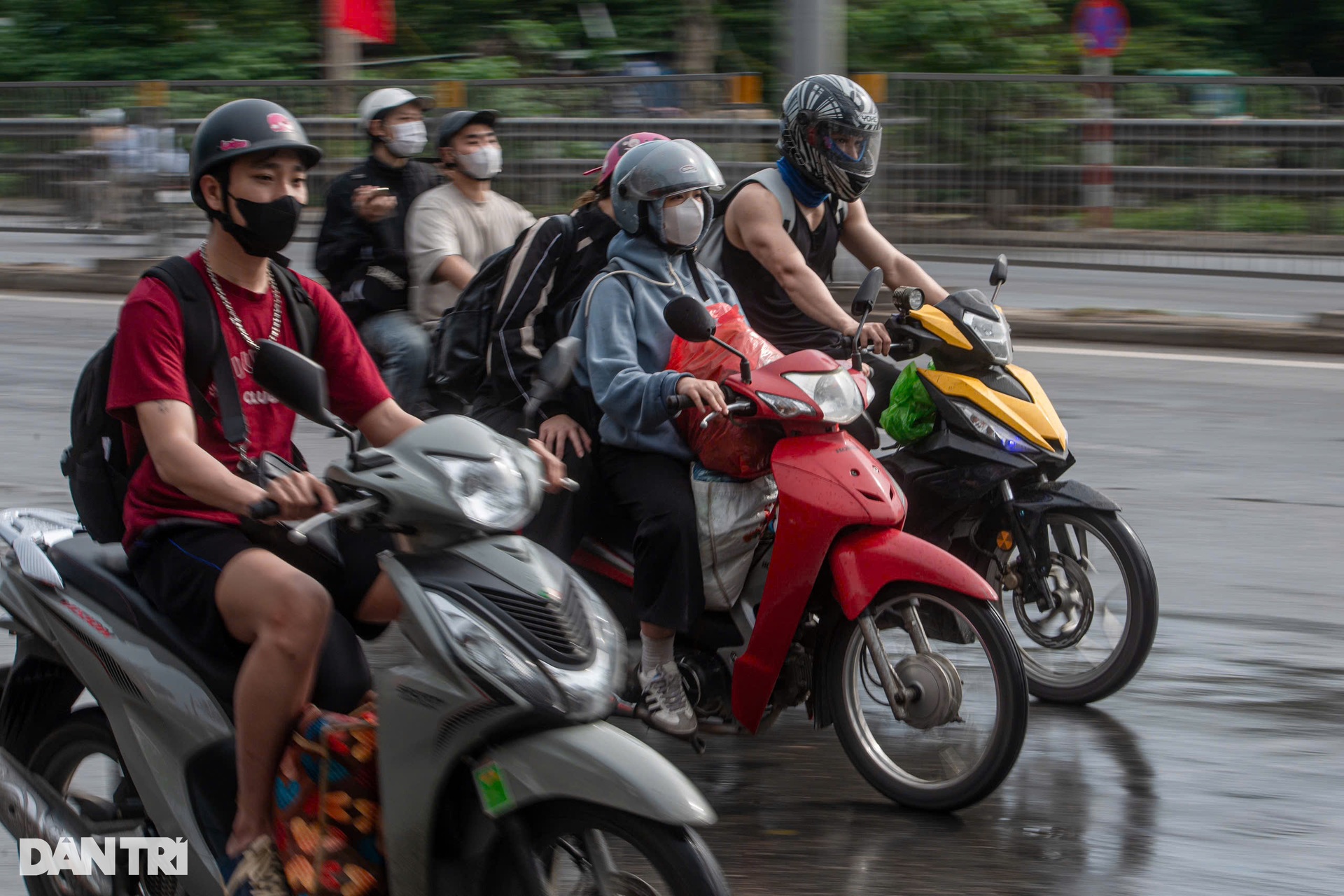 Giao thông Hà Nội không xảy ra ùn tắc trong ngày nghỉ lễ cuối cùng - 8 Giao thông Hà Nội không xảy ra ùn tắc trong ngày nghỉ lễ cuối cùng - 8