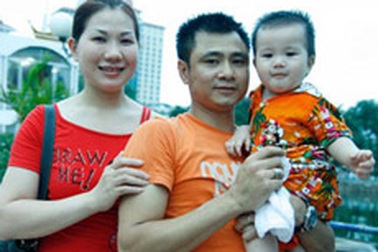 Danh hài Tự Long “khoe” con trai 