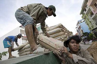 Nhà thầu sốc vì bảng giá vật liệu xây dựng giả