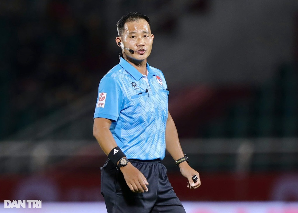 Sự cố thay trọng tài ở trận CLB TPHCM gặp CLB Công an Hà Nội - 1 Sự cố thay trọng tài ở trận CLB TPHCM gặp CLB Công an Hà Nội - 1