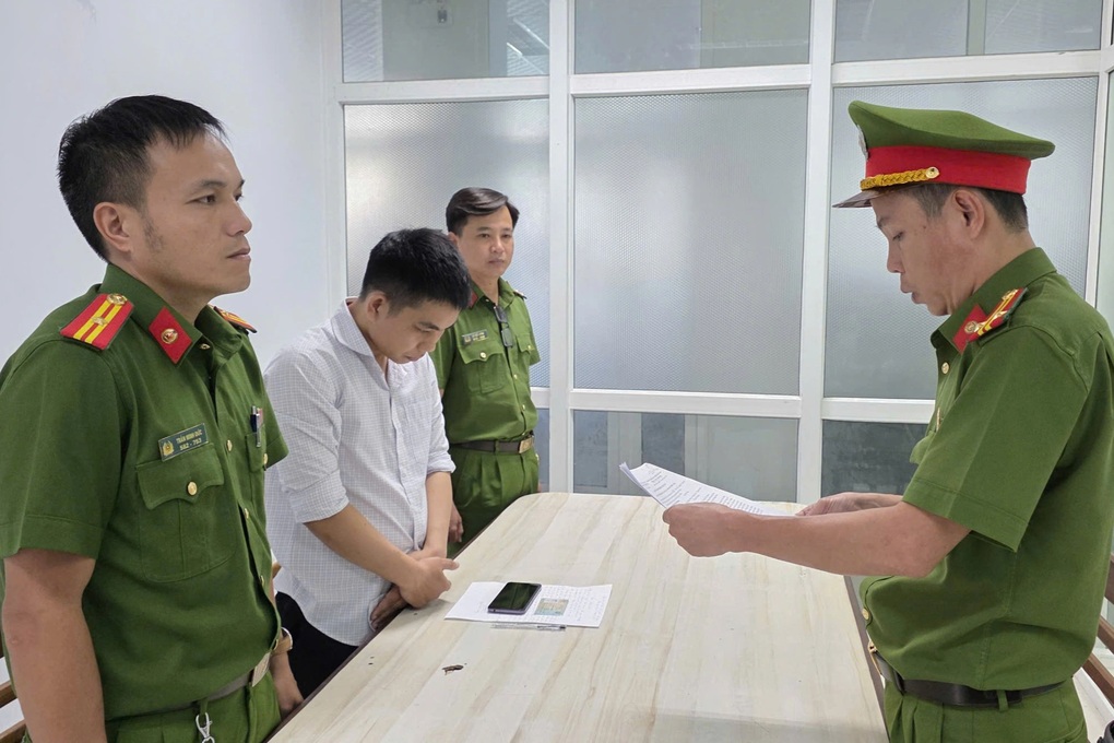 Nhân viên bán bảo hiểm “thụt két” hơn 1,7 tỷ đồng để tiêu xài cá nhân - 1 Nhân viên bán bảo hiểm “thụt két” hơn 1,7 tỷ đồng để tiêu xài cá nhân - 1