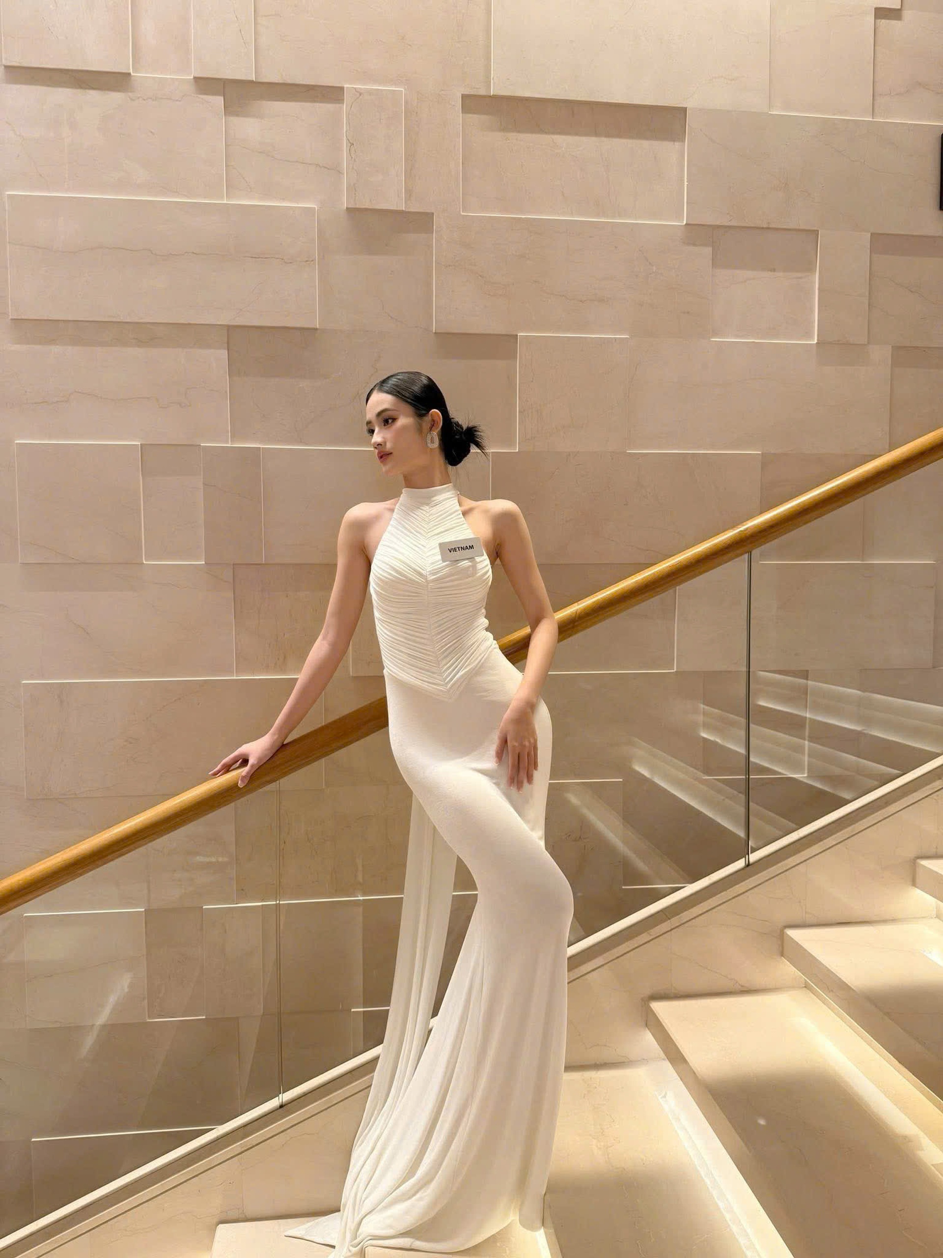 Hoa hậu Ý Nhi diện áo tắm, mang phong cách tinh tế đến Hoa hậu Thế giới - 11 Hoa hậu Ý Nhi diện áo tắm, mang phong cách tinh tế đến Hoa hậu Thế giới - 11