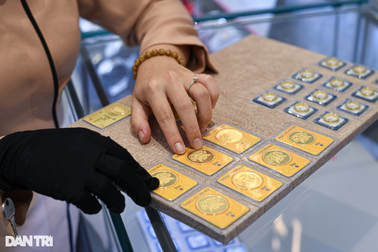 Giá vàng rơi thẳng đứng vì lạm phát Mỹ tăng cao