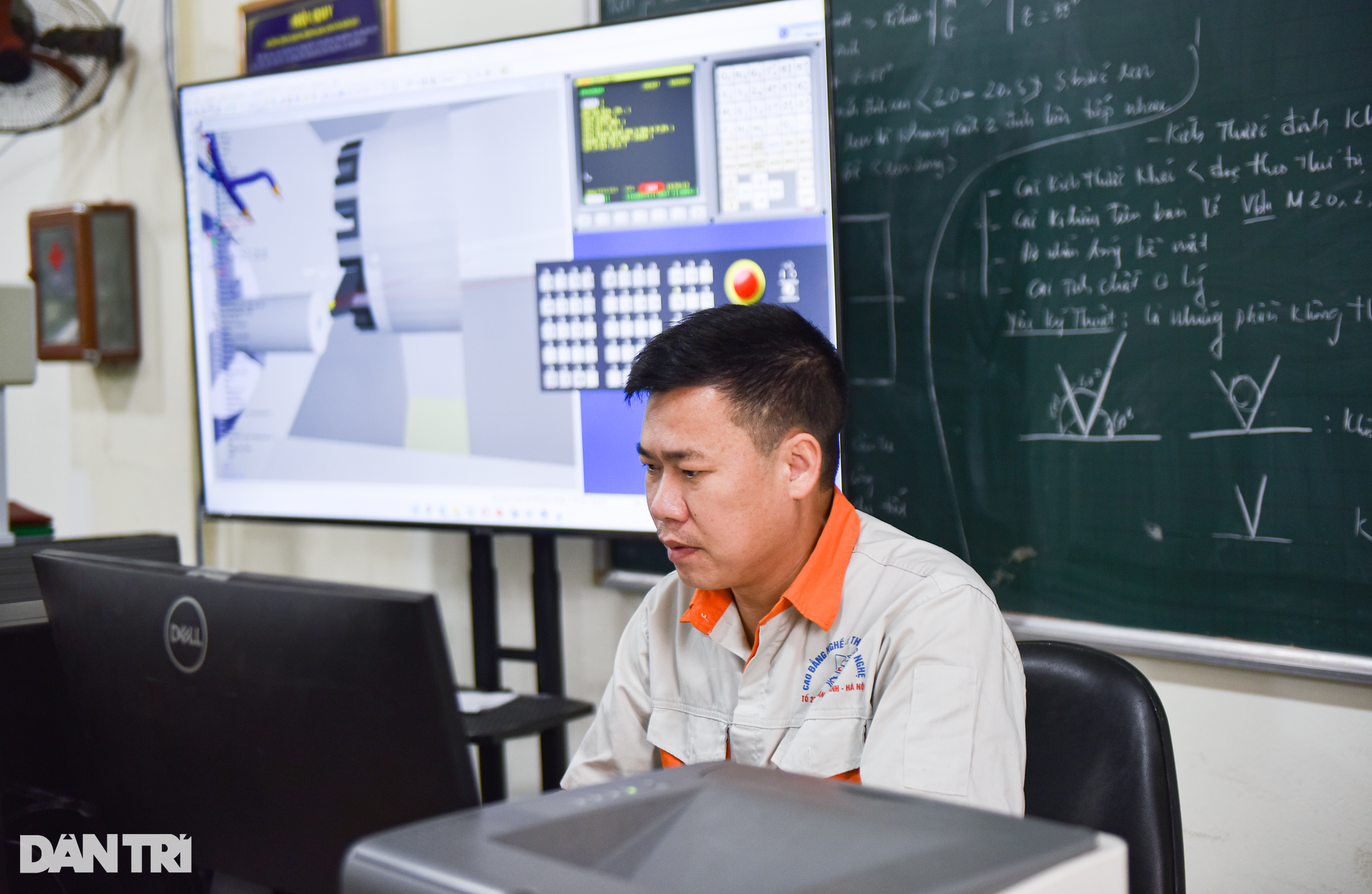 Xưởng thực hành hiện đại của nghề lương 20 triệu đồng nhưng thiếu người học - 3 Xưởng thực hành hiện đại của nghề lương 20 triệu đồng nhưng thiếu người học - 3