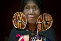 Bộ tộc ép con gái xăm mặt cho... xấu bớt đi