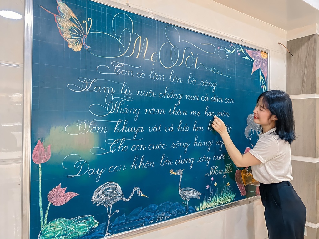Cô giáo khuyết tật viết chữ đẹp như in bằng tay trái - 2 Cô giáo khuyết tật viết chữ đẹp như in bằng tay trái - 2