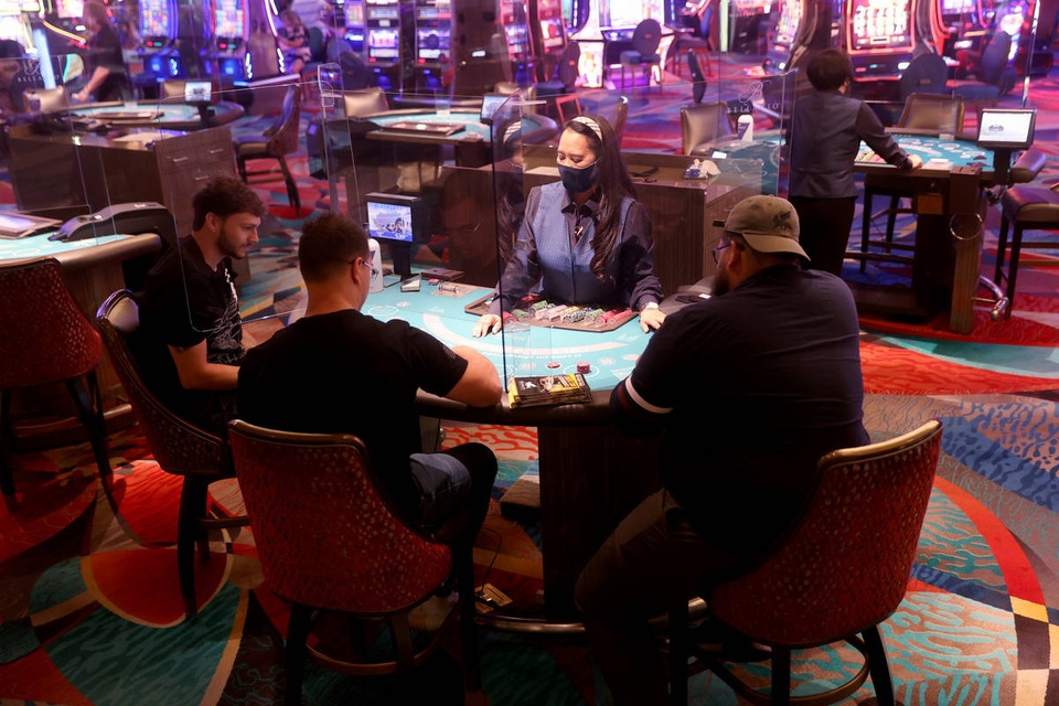 “Thưởng nóng” khi đeo khẩu trang đến sòng bạc ở Las Vegas - 2 “Thưởng nóng” khi đeo khẩu trang đến sòng bạc ở Las Vegas - 2