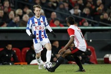 Cựu ngôi sao Barcelona ngán ngẩm vì dự bị ở Heerenveen