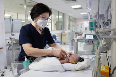 Được cho uống sái phiện để "chắc dạ", bé sơ sinh 2 ngày tuổi bị ngộ độc