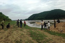 Bài 2: Đang điều tra vụ phó chủ tịch xã bị tố bắt dân trái pháp luật vì xua đuổi tàu cát