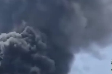 Khoảnh khắc máy bay của Air India nổ tung sau khi bị rơi