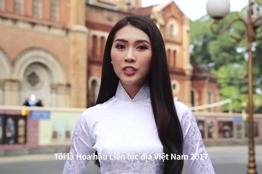 Tường Linh tự tin giới thiệu bằng tiếng Anh với bạn bè quốc tế về quê hương Việt Nam