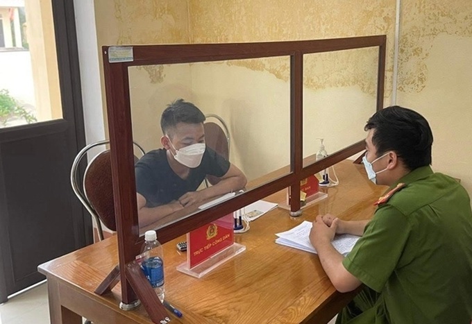 L. H. D làm việc với cơ quan Công an (Ảnh: Công an Thanh Hóa)