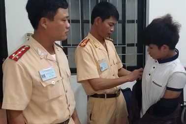 Lợi dụng đồng nghiệp sơ hở, trộm điện thoại lên đường về quê