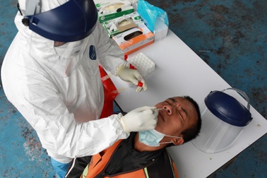 "Bão" Covid-19 càn quét, người trẻ Thái Lan tìm cách rời đất nước