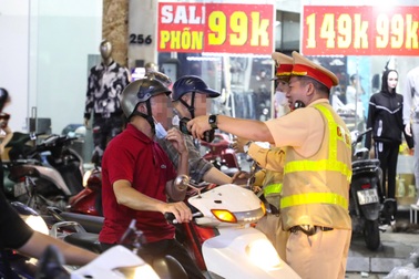 Hơn 65.200 tài xế bị kiểm tra nồng độ cồn trong đêm 20/10