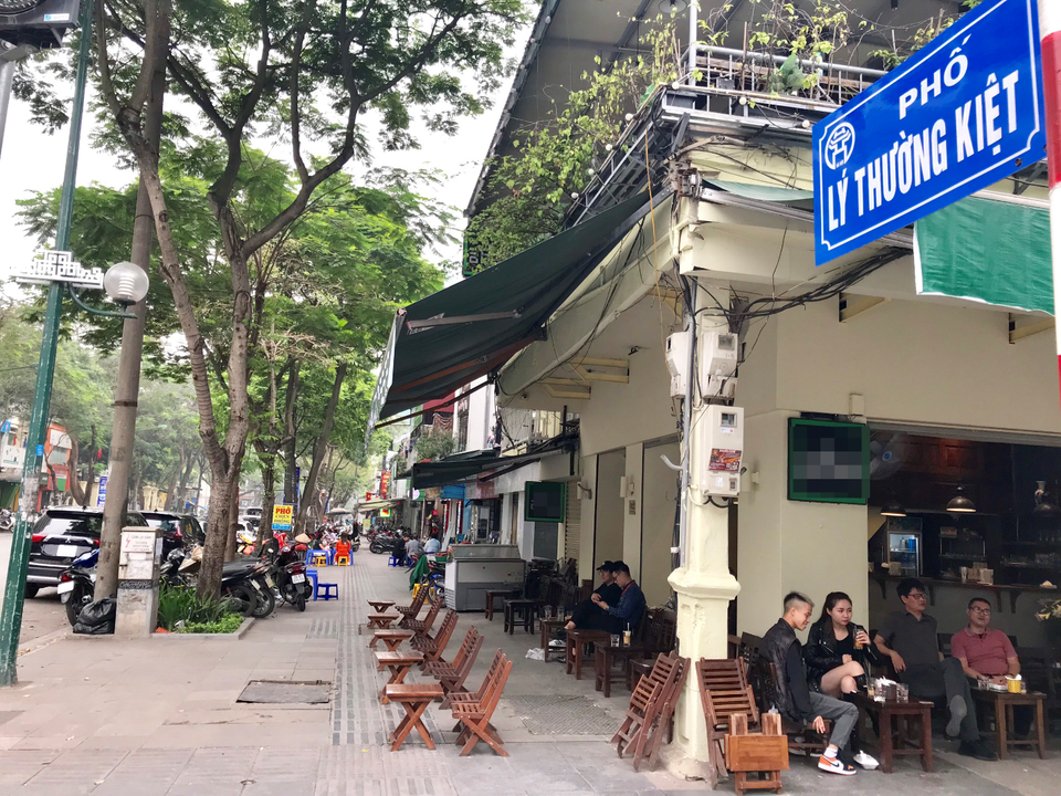 Những con phố quanh năm thơm mùi cà phê ở Hà Nội - 3 Những con phố quanh năm thơm mùi cà phê ở Hà Nội - 3
