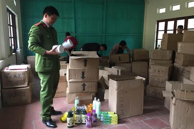 Bắt 80 thùng mỹ phẩm nhập lậu Trung Quốc