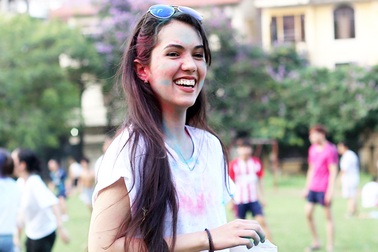 Sinh viên ĐH Hà Nội xả stress với đường chạy bột màu