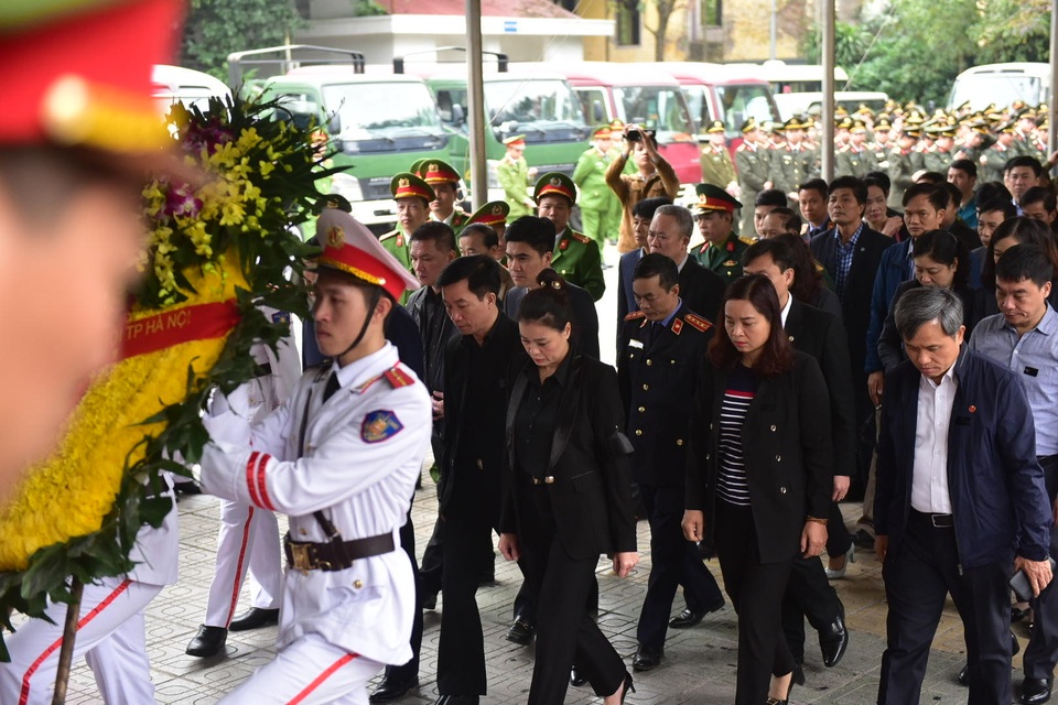 Thủ tướng viếng 3 liệt sĩ hy sinh ở Đồng Tâm - 39 Thủ tướng viếng 3 liệt sĩ hy sinh ở Đồng Tâm - 39