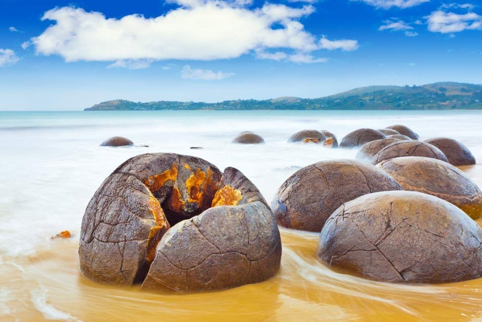 Những quả trứng khổng lồ với nhiều vết tích bí ẩn xuất hiện trên bãi biển - 5 Những quả trứng khổng lồ với nhiều vết tích bí ẩn xuất hiện trên bãi biển - 5
