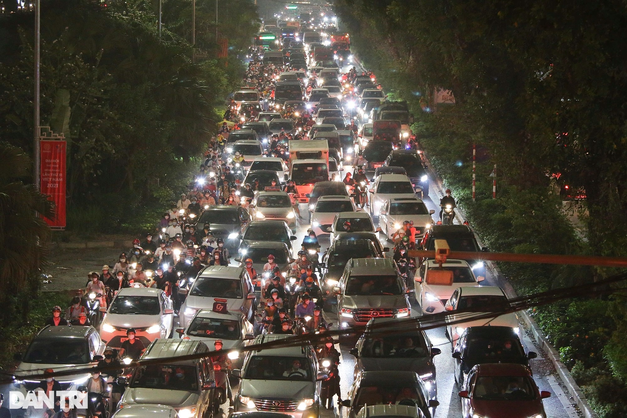 Đường phố ùn tắc giờ cao điểm, bình thường cũ ở Hà Nội đã quay trở lại? - 9 Đường phố ùn tắc giờ cao điểm, bình thường cũ ở Hà Nội đã quay trở lại? - 9