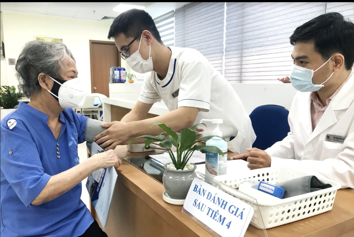 Ca mắc Covid-19 vẫn neo cao, nhóm nguy cơ tuyệt đối không chủ quan - 1 Ca mắc Covid-19 vẫn neo cao, nhóm nguy cơ tuyệt đối không chủ quan - 1