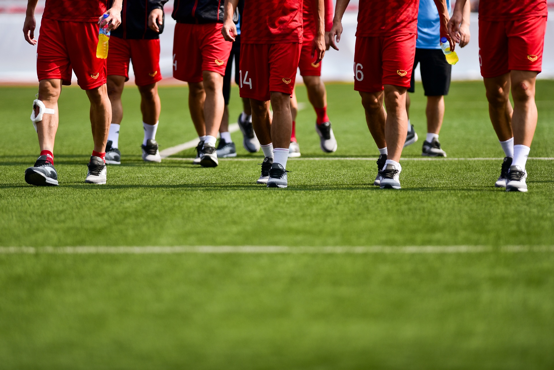 Quang Hải vẫn ra sân tập, HLV Park Hang Seo dặn dò riêng Thanh Thịnh - 7