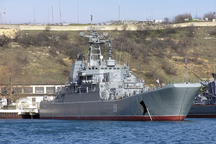 Ukraine tuyên bố tấn công 2 tàu đổ bộ lớn của Nga ở Crimea