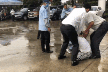 Đấu tranh vì xe Ford Ranger lỗi hộp số, khách hàng tố "bị đại lý hành hung"