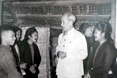 Hình ảnh tri ân thương binh, liệt sĩ, Mẹ Việt Nam anh hùng qua các thời kỳ