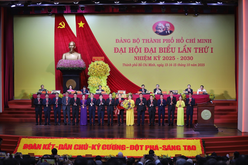 Ra mắt Ủy ban Kiểm tra Thành ủy TPHCM nhiệm kỳ 2025-2030 - 1 Ra mắt Ủy ban Kiểm tra Thành ủy TPHCM nhiệm kỳ 2025-2030 - 1