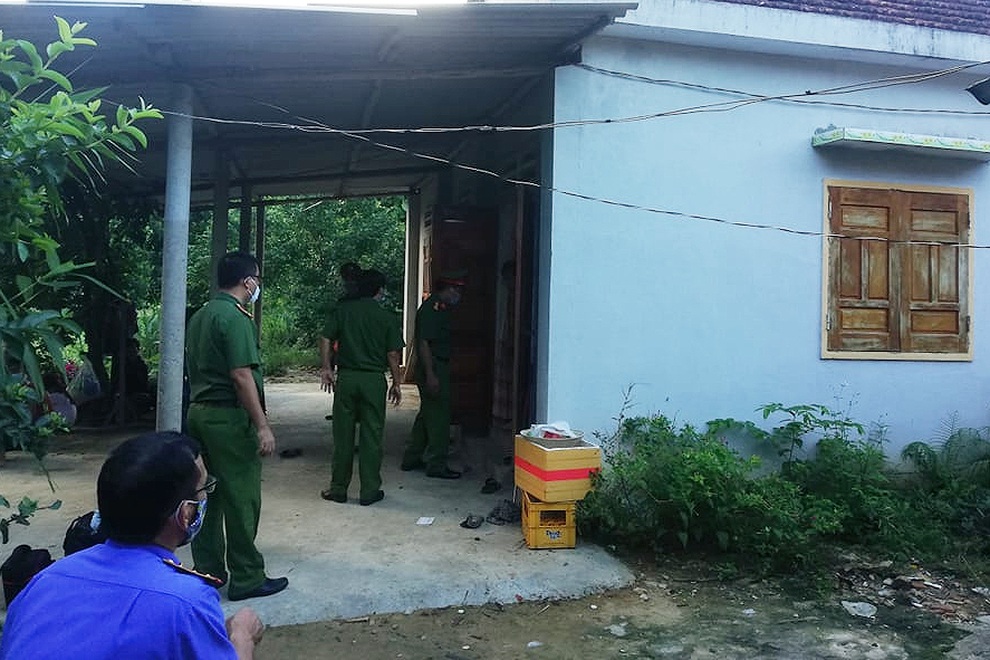 Phát hiện bé trai 5 tuổi cùng bố chết trong tư thế treo cổ - 1 Phát hiện bé trai 5 tuổi cùng bố chết trong tư thế treo cổ - 1